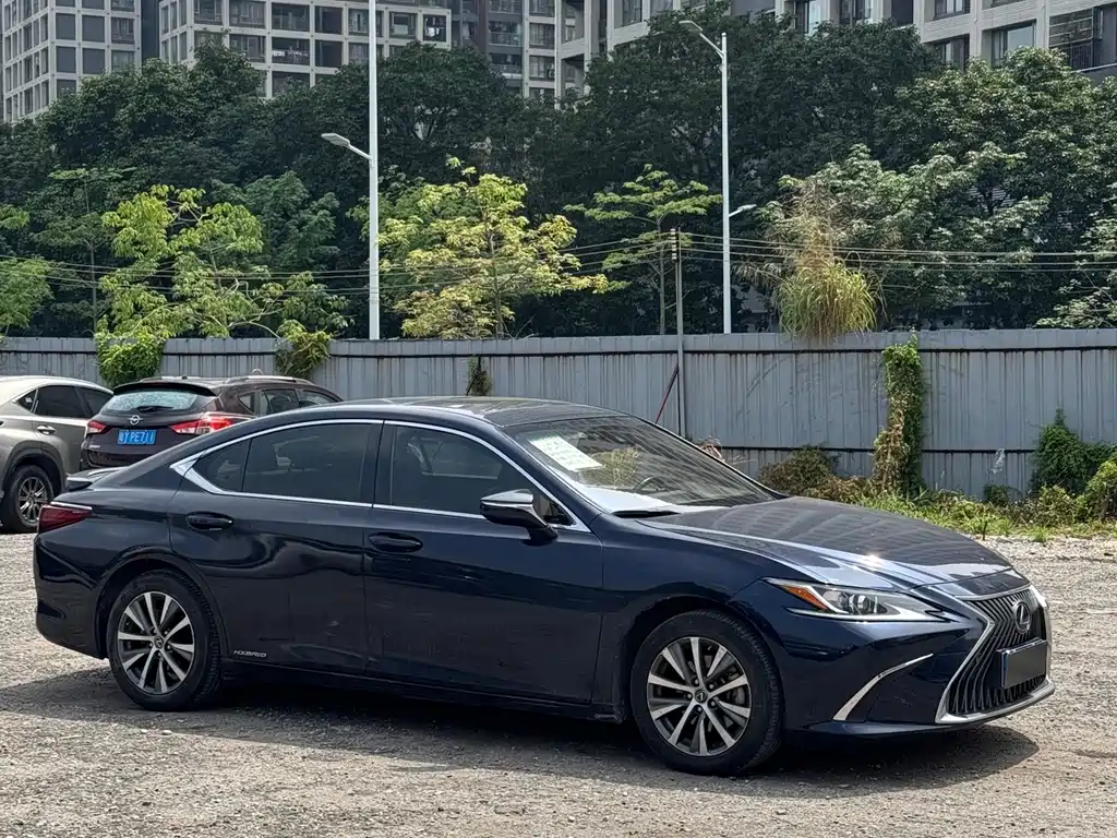 Lexus ES 2019 — фото 5