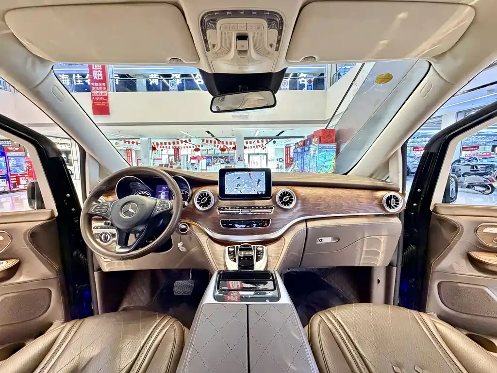 Mercedes-Benz V-Class 2021 — фото 19