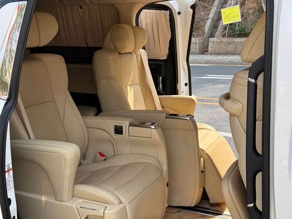 Toyota Alphard 2020 — фото 10