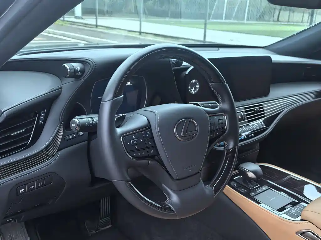 Lexus LS 2023 — фото 15