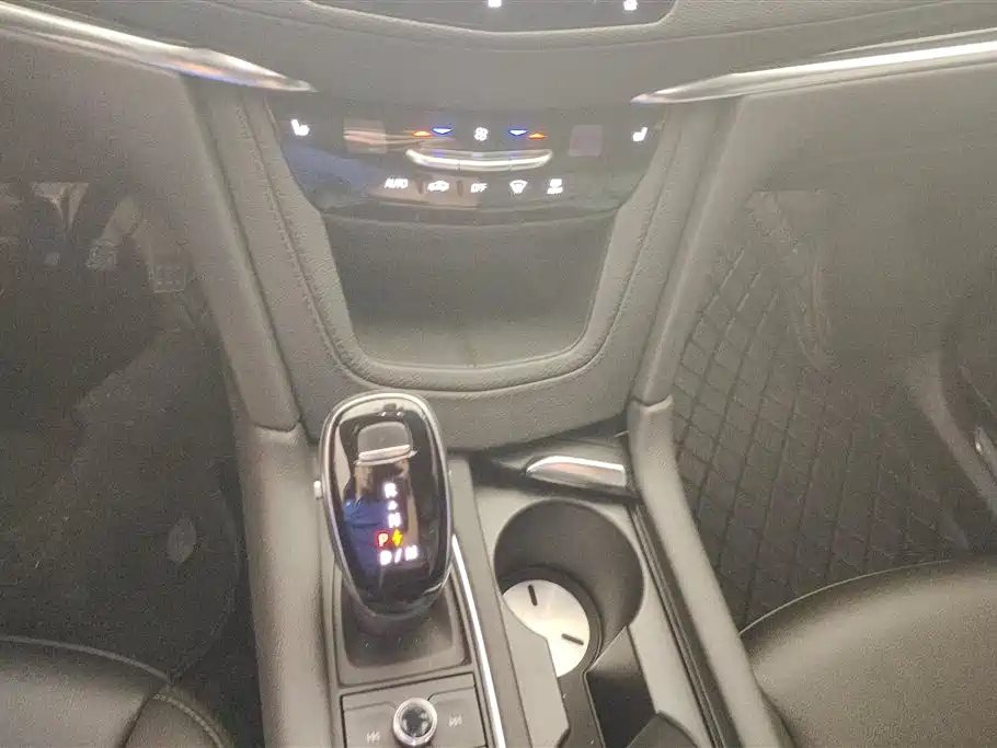 Cadillac XT5 2021 — фото 16