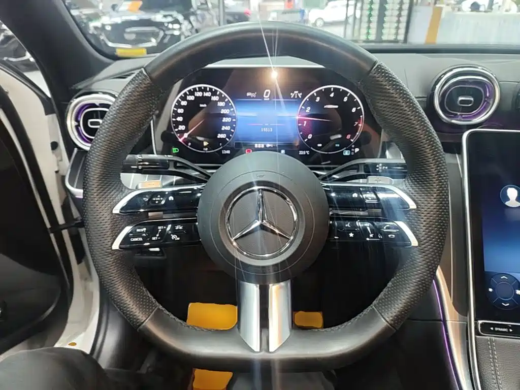 Mercedes-Benz C-Class 2024 — фото 11