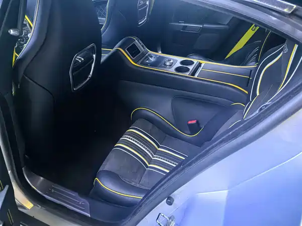 Aston Martin Rapide 2011