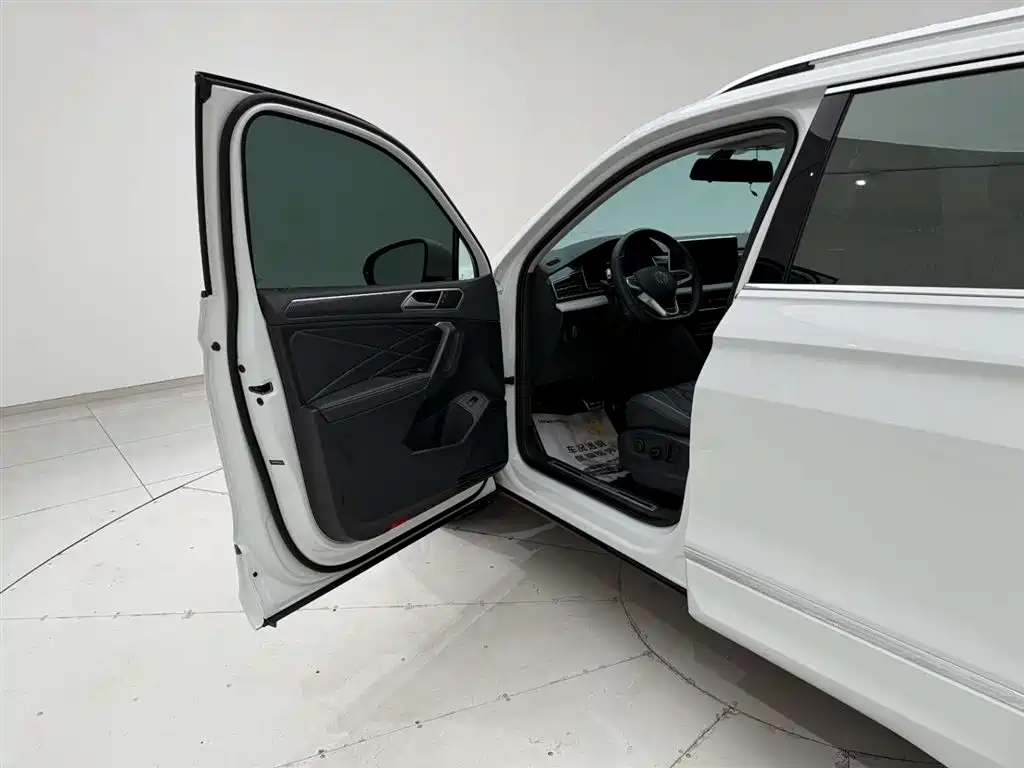 Volkswagen Tiguan L 2024 — фото 13