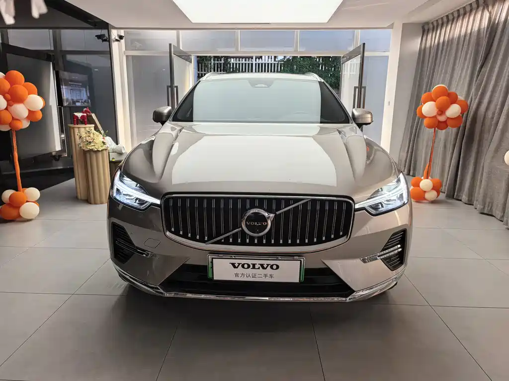 Volvo XC60 PHEV 2025 — фото 2