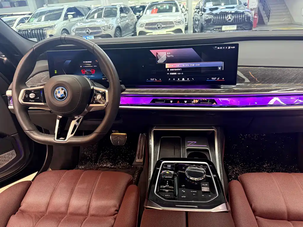BMW i7 2023 — фото 13