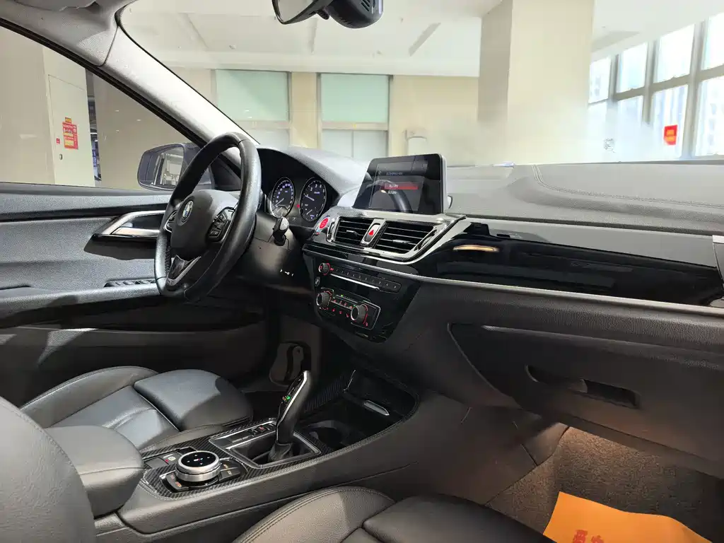BMW 1 Series 2018 — фото 14