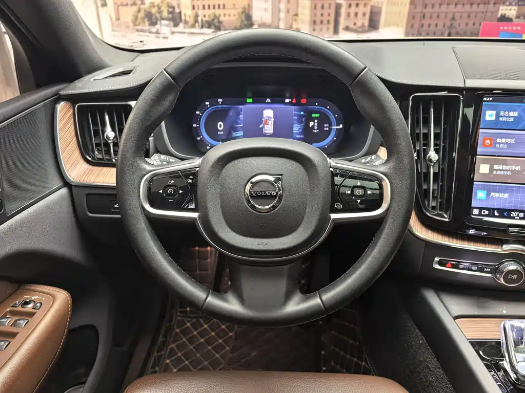 Volvo XC60 PHEV 2025 — фото 4