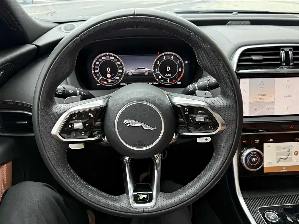 Jaguar XEL 2025 — фото 17