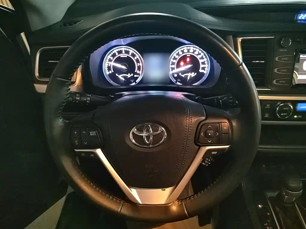 Toyota Highlander 2017 — фото 11