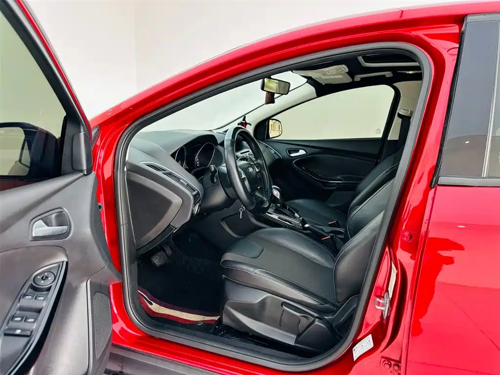 Ford Focus 2014 — фото 13
