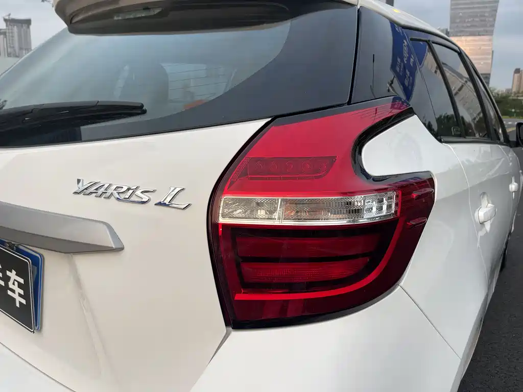 Toyota Yaris L 2020 — фото 16