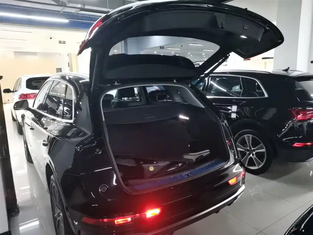 Audi Q5L 2023 — фото 19