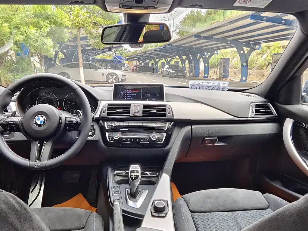 BMW 3 Series 2017 — фото 24