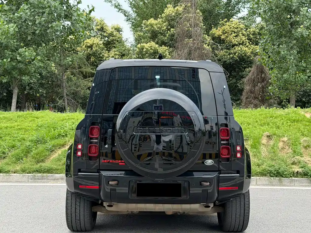 Land Rover Defender 2023 — фото 19