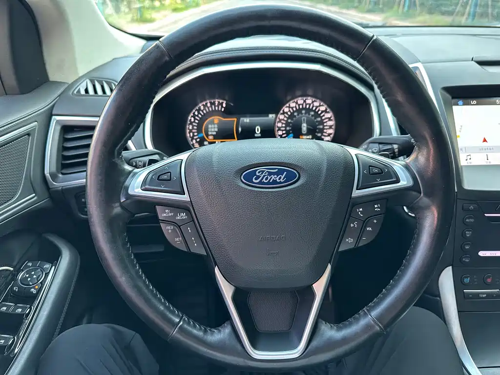 Ford Edge 2017 — фото 22