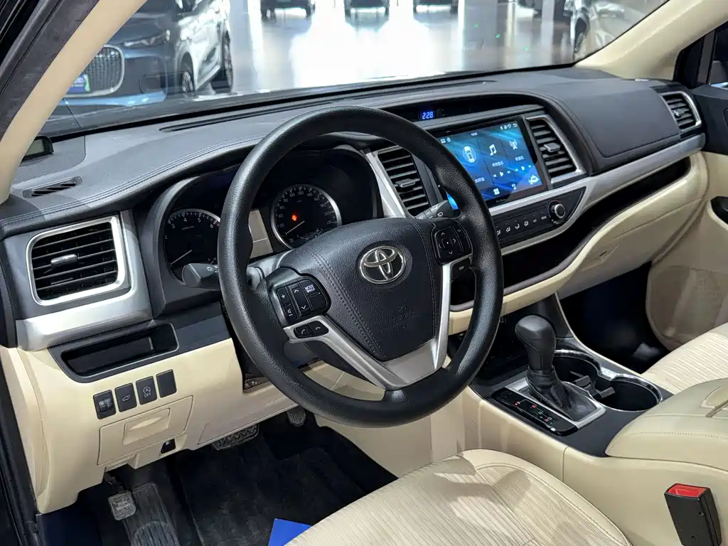 Toyota Highlander 2020 — фото 11