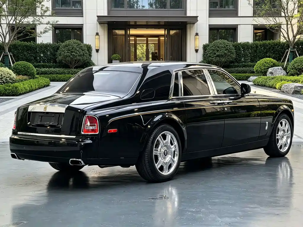 Rolls-Royce Phantom 2015 — фото 14