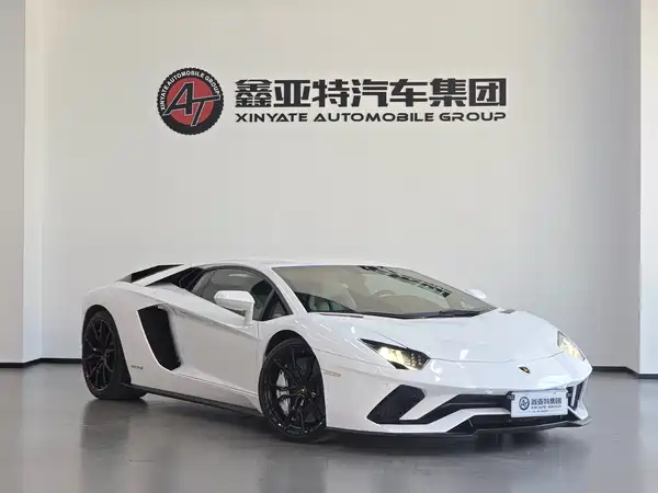 Lamborghini Aventador 2011