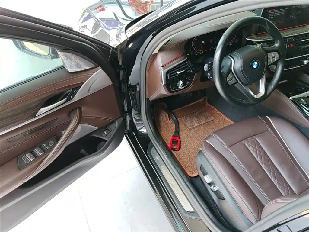 BMW 5 Series 2020 — фото 16