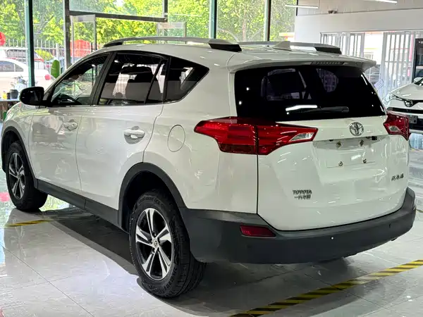 Toyota RAV4 2015