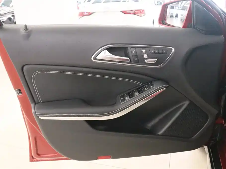 Mercedes-Benz GLA 2017 — фото 11