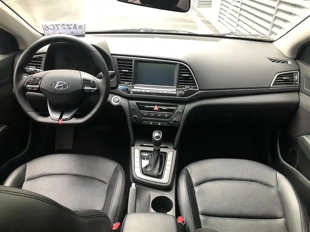 Hyundai Elantra 2019 — фото 6