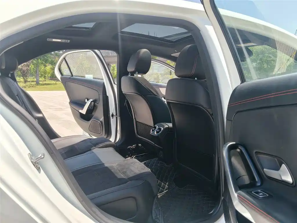 Mercedes-Benz A-Class 2024 — фото 13