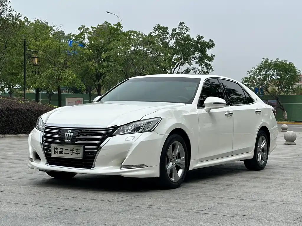 Toyota Crown 2018 — фото 1