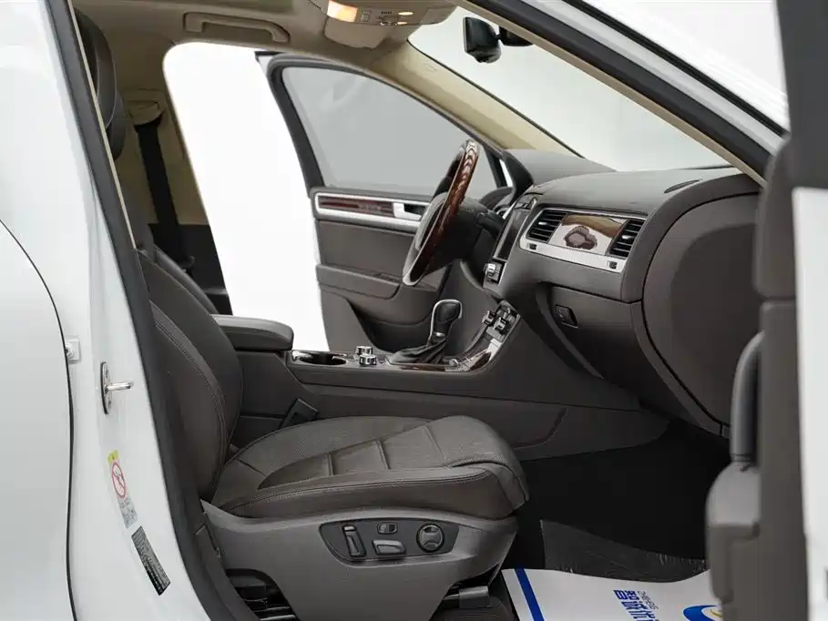 Volkswagen Touareg 2015 — фото 10