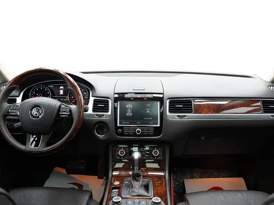 Volkswagen Touareg 2015 — фото 8