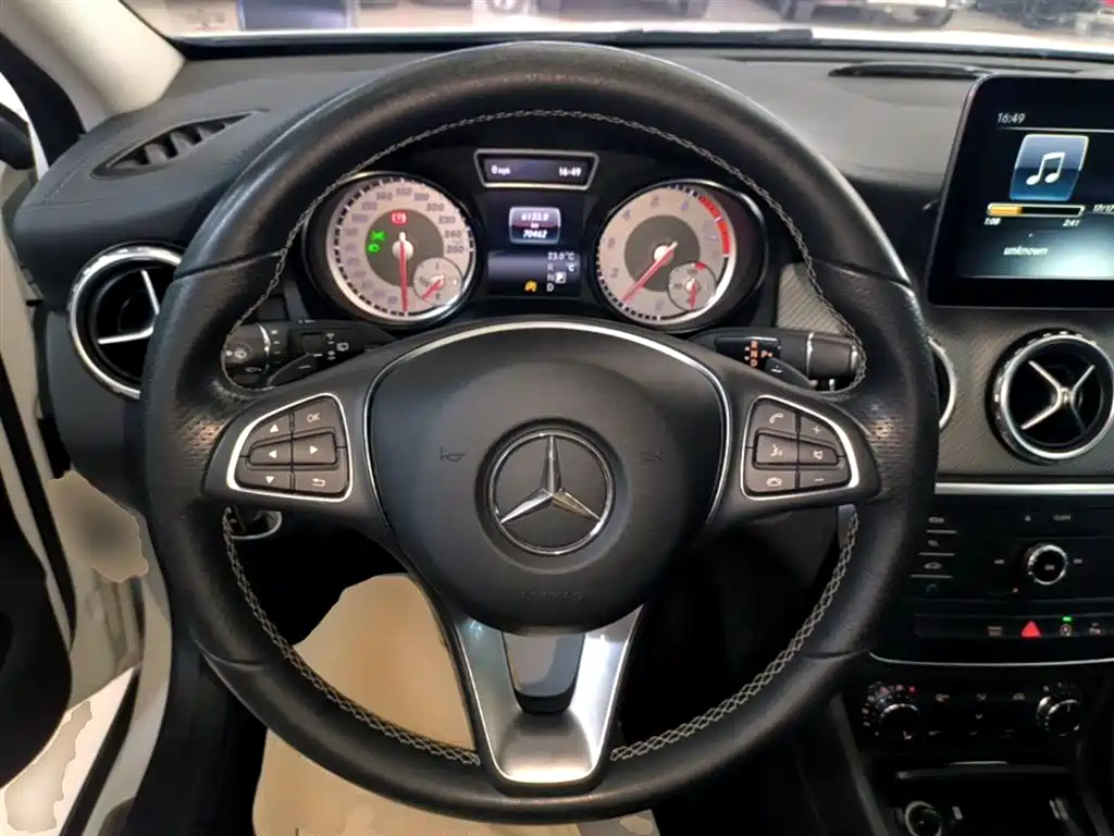 Mercedes-Benz GLA 2017 — фото 11