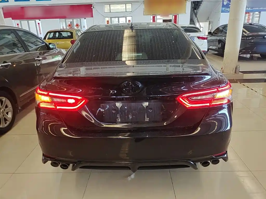 Toyota Camry 2023 — фото 6