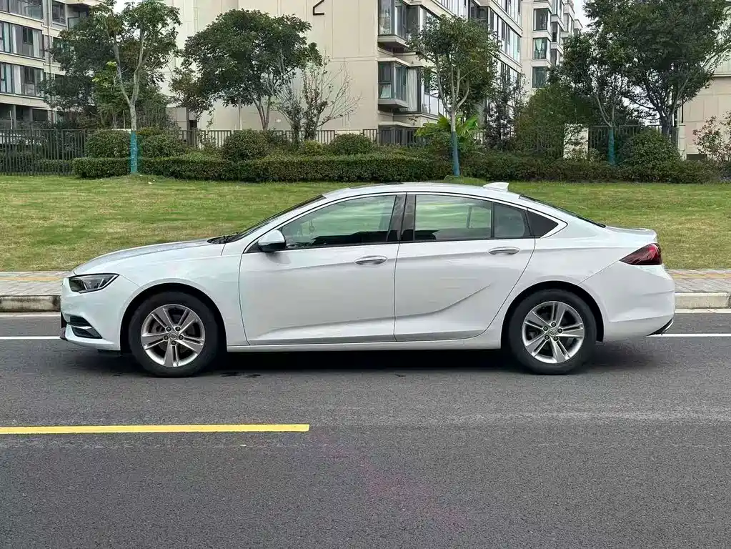 Buick Regal 2019 — фото 15