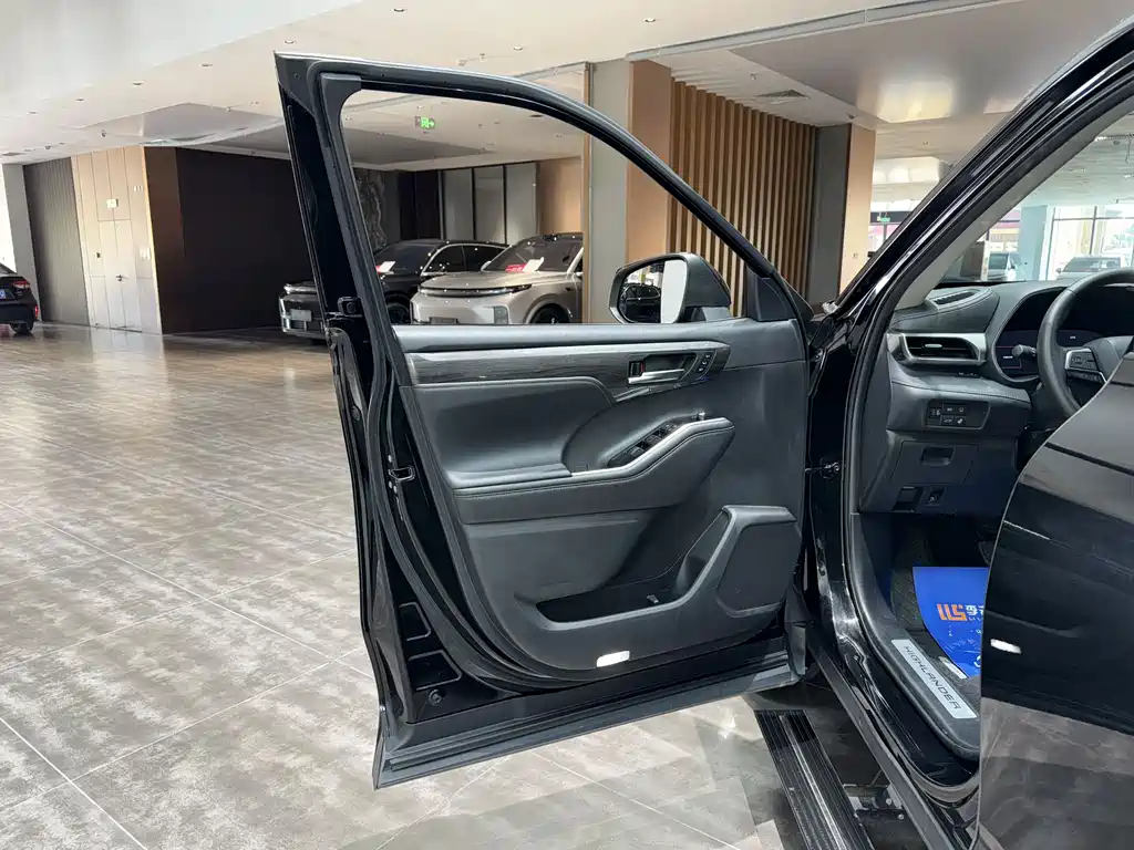 Toyota Highlander 2022 — фото 12