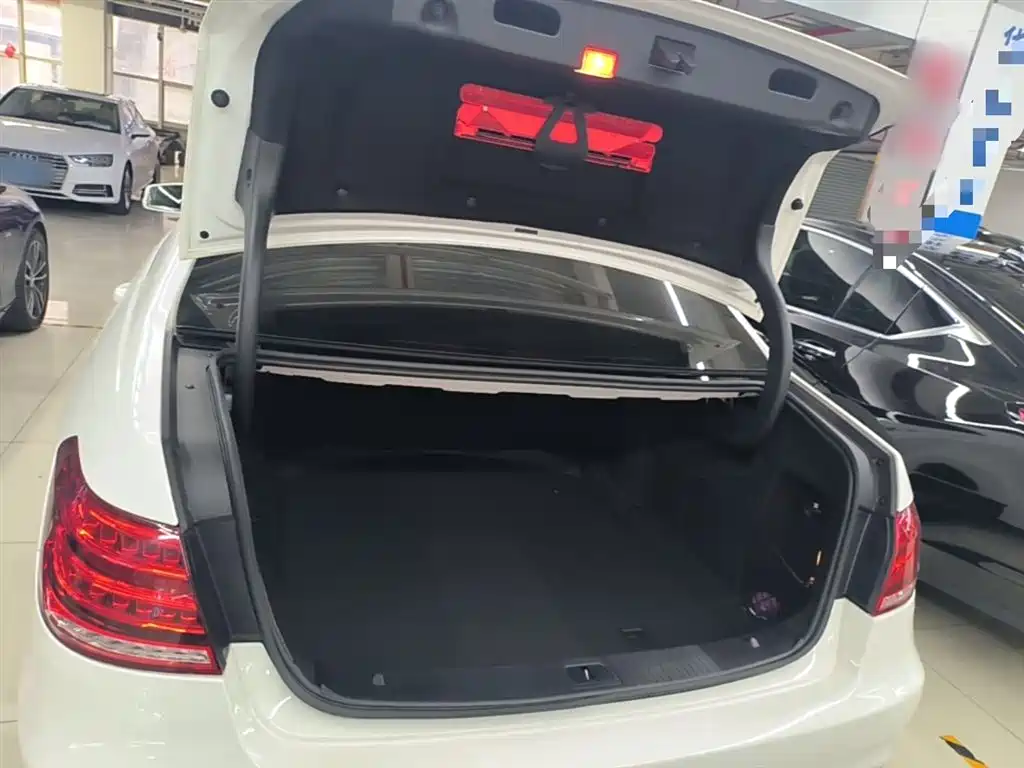 Mercedes-Benz E-Class 2014 — фото 18
