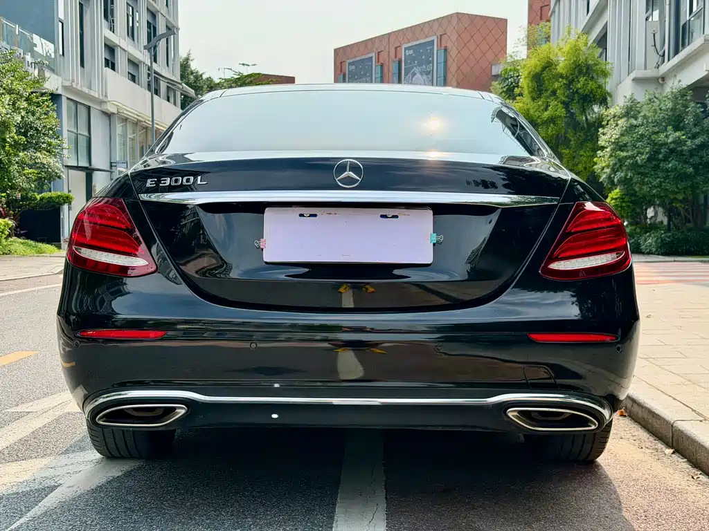 Mercedes-Benz E-Class 2020 — фото 18