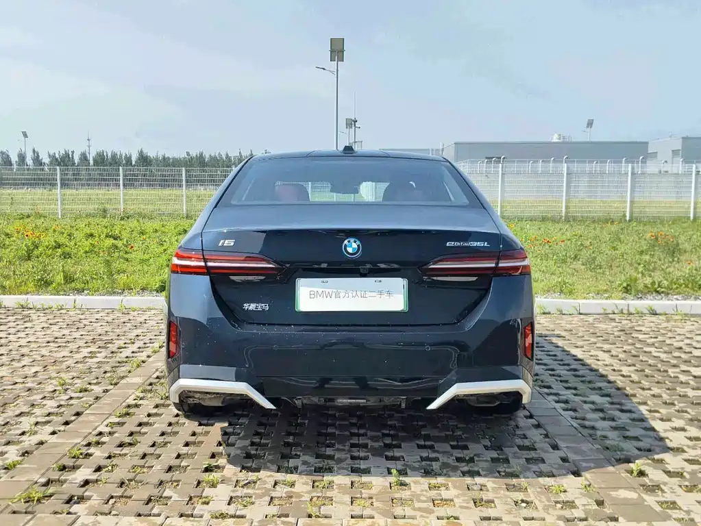 BMW i5 2025 — фото 9