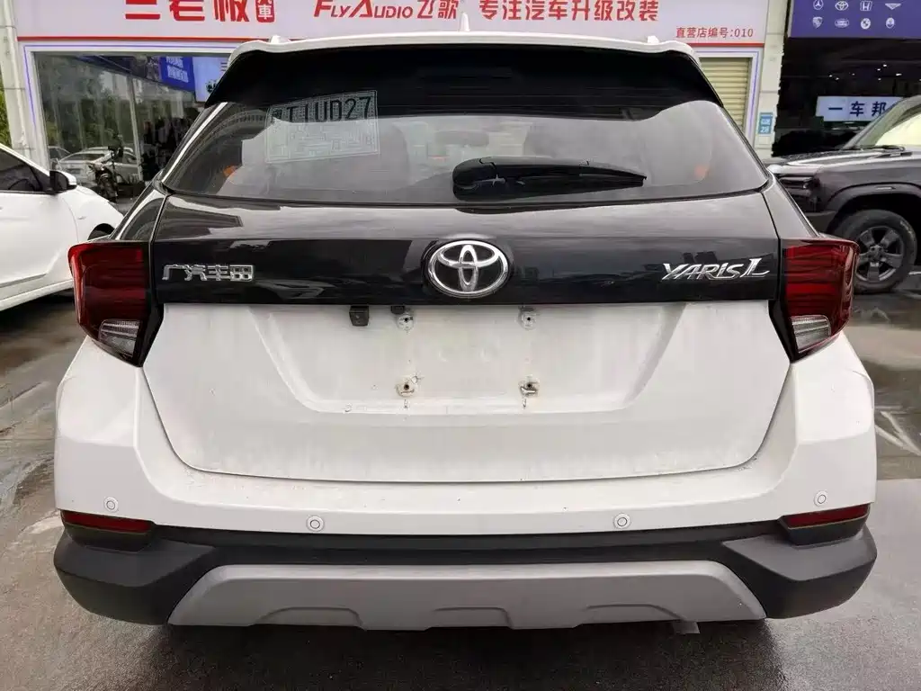 Toyota Yaris L 2022 — фото 5