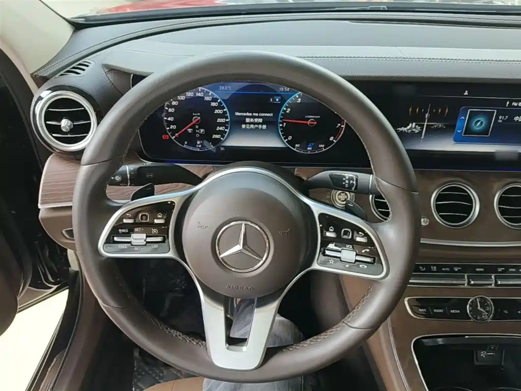 Mercedes-Benz E-Class 2019 — фото 11