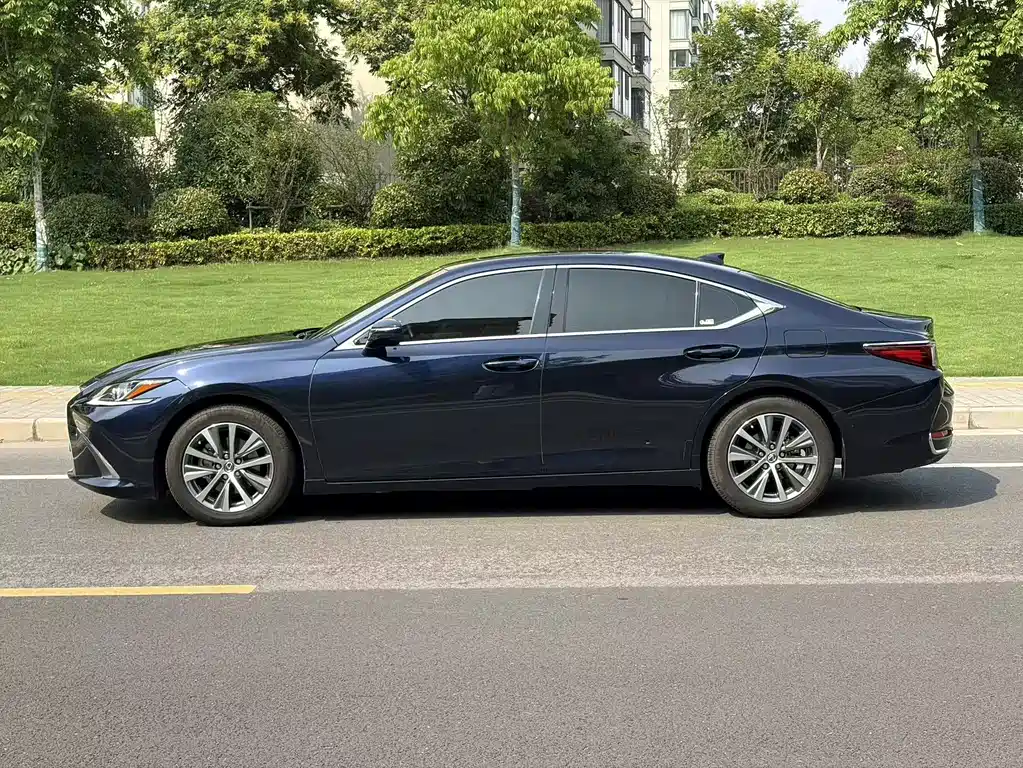 Lexus ES 2018 — фото 7