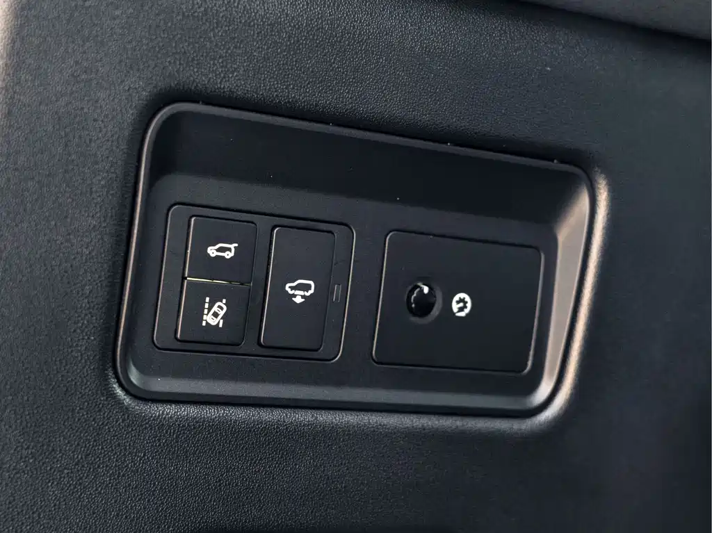 Land Rover Discovery 2018 — фото 18