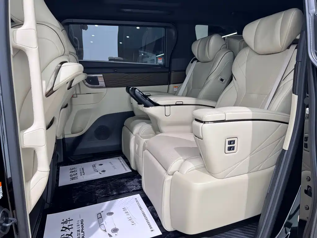 Toyota Alphard 2026 — фото 10