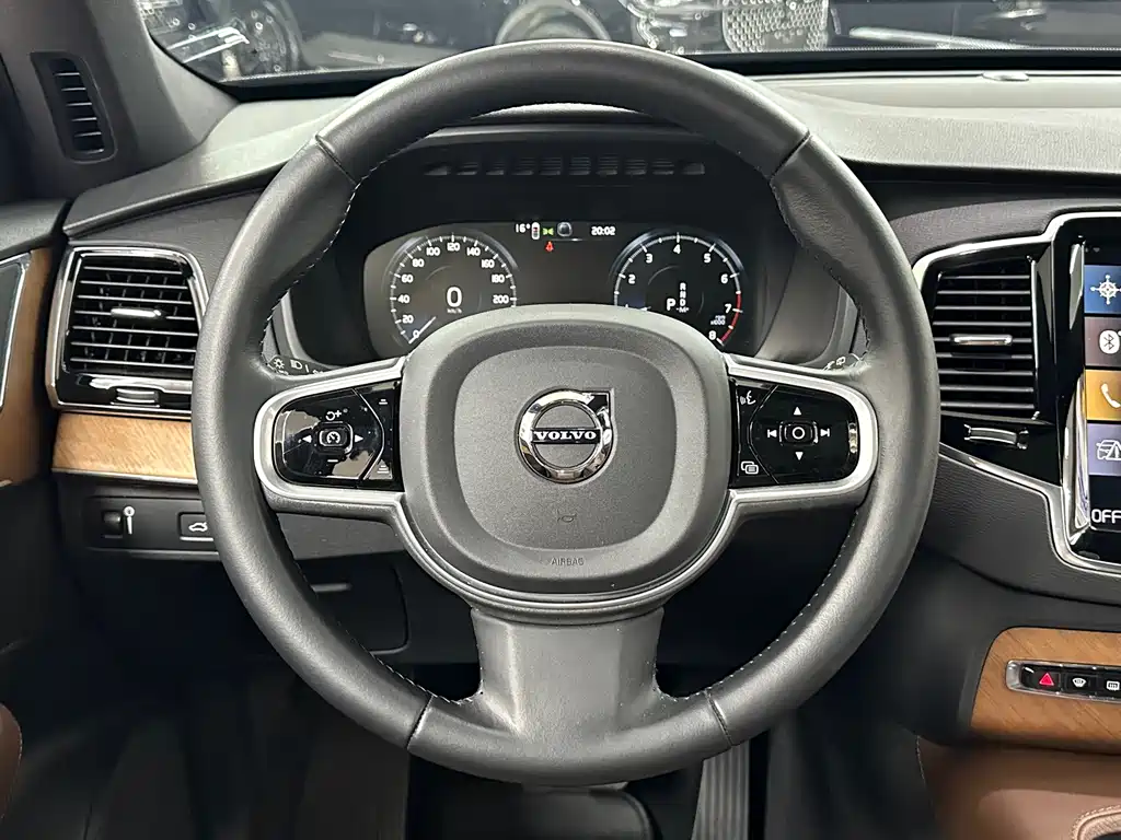 Volvo XC90 2022 — фото 22