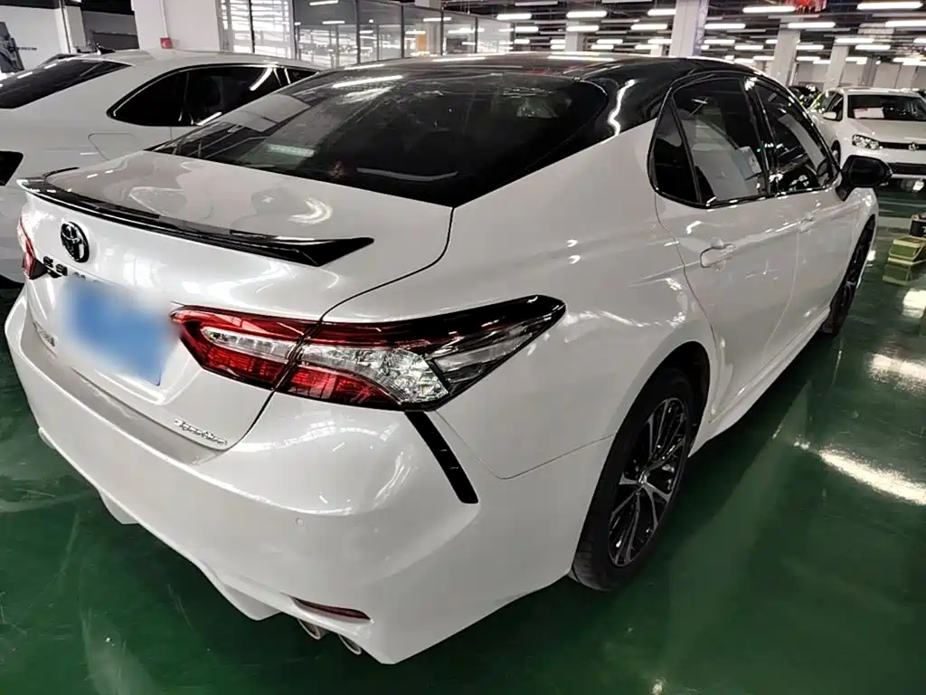 Toyota Camry 2021 — фото 7