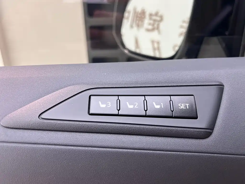 Toyota Alphard 2018 — фото 16