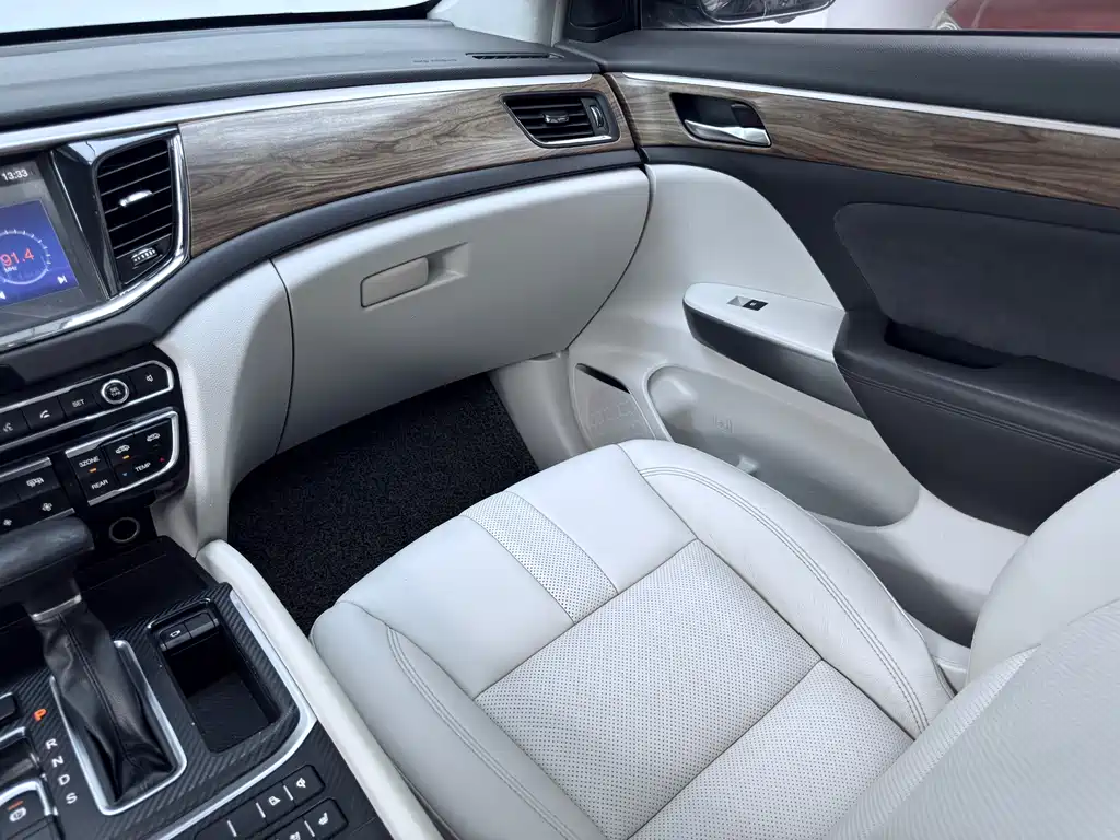 GAC Motor Trumpchi GS8 2017 — фото 8