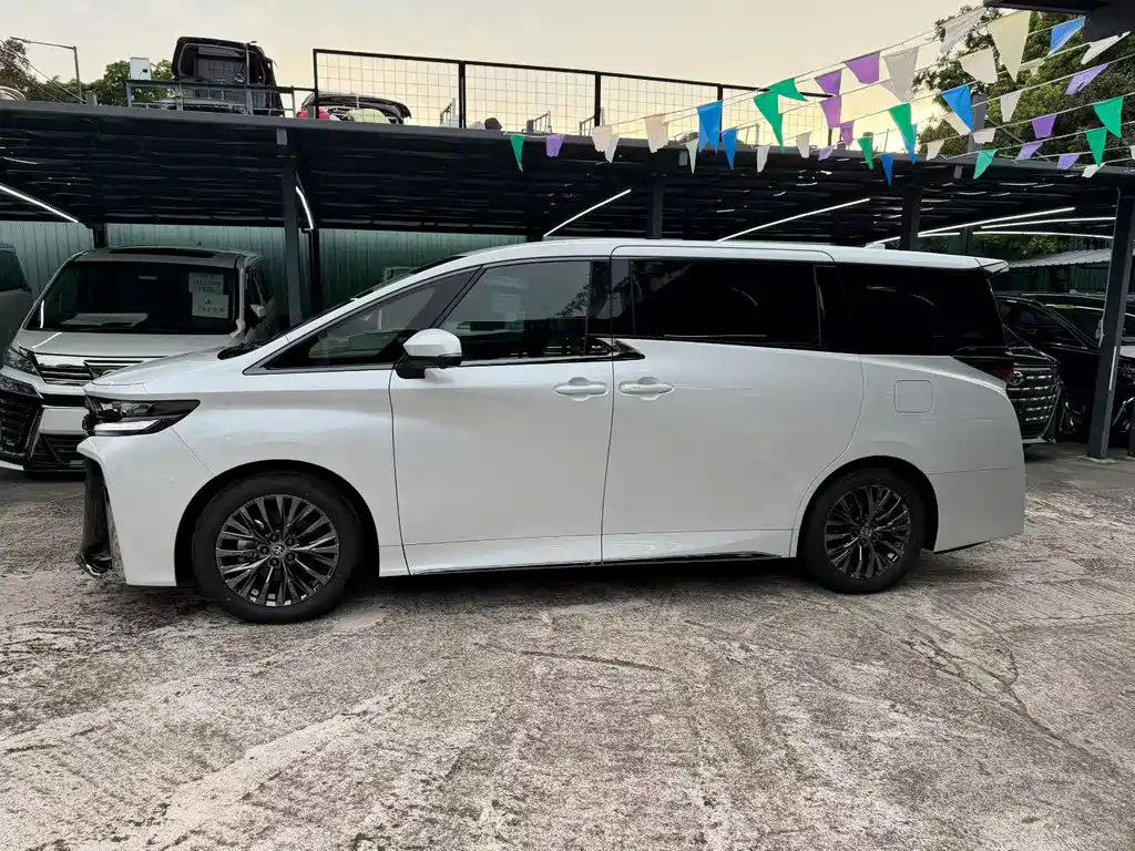 Toyota Alphard 2026 — фото 4