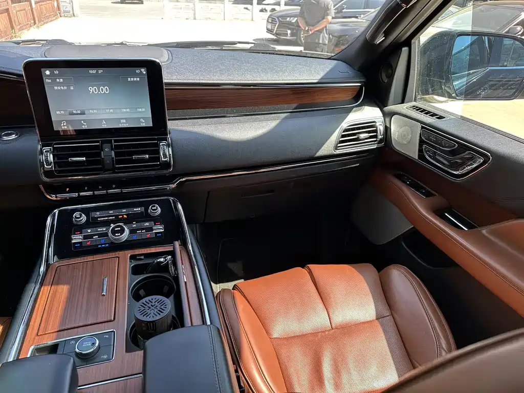 Lincoln Navigator 2020 — фото 19