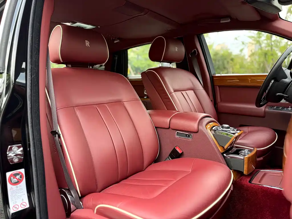 Rolls-Royce Phantom 2015 — фото 21